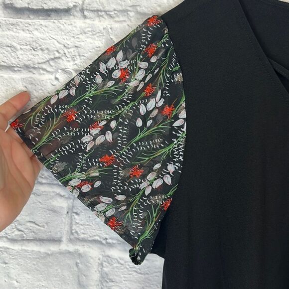 89th + Madison Black Cross V Neck Blouse with Floral Sleeves Size 2X - Picture 3 of 6